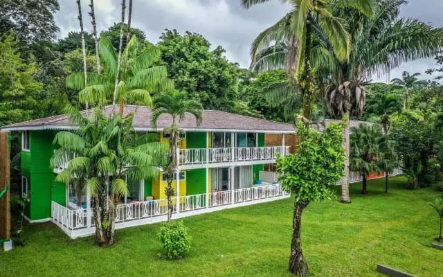 Tortuga Lodge