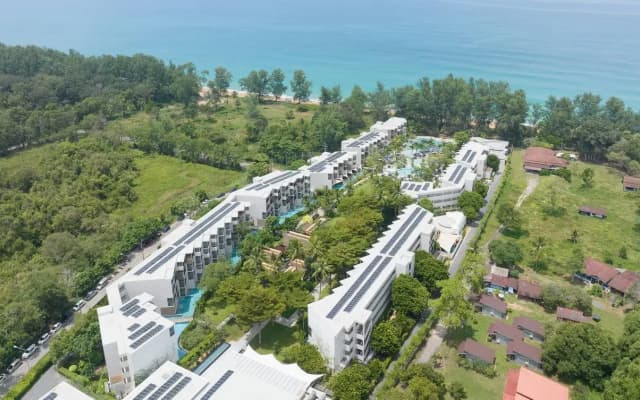 Le Méridien Phuket Mai Khao Beach Resort