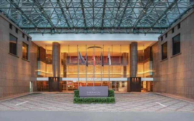 Sheraton Saigon Grand Opera Hotel
