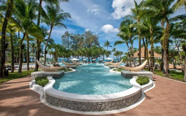 Курортный отель Natai Beach Resort
