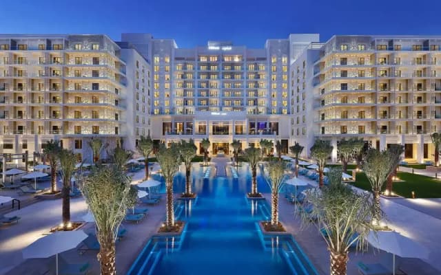 Курортный отель Hilton Abu Dhabi Yas Island