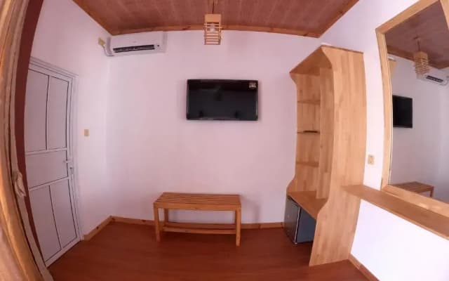 New Breeze Thoddoo Inn