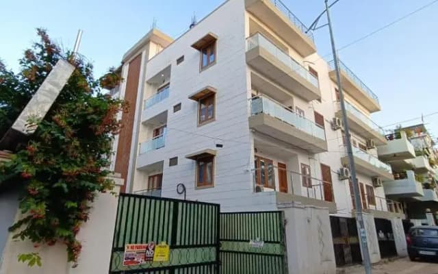 Hotel Aman Residency