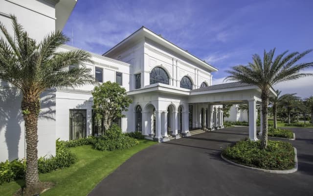 Melia Vinpearl Cam Ranh Beach Resort